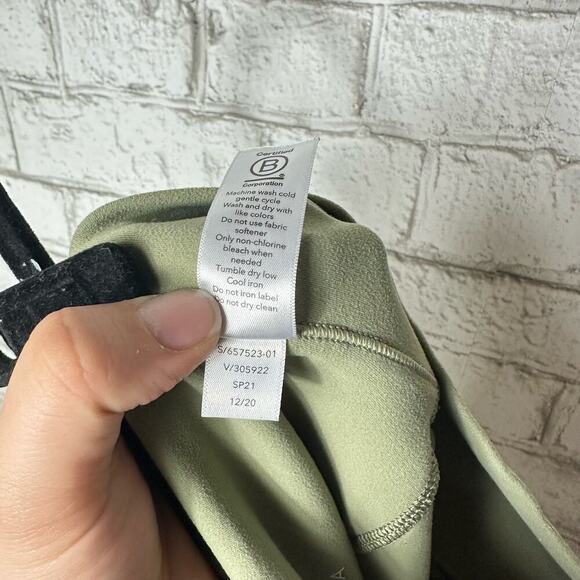 Athleta Leggings Salutation Stash Pocket II Cutout 7/8 Crop Athletic Green M - Picture 7 of 12